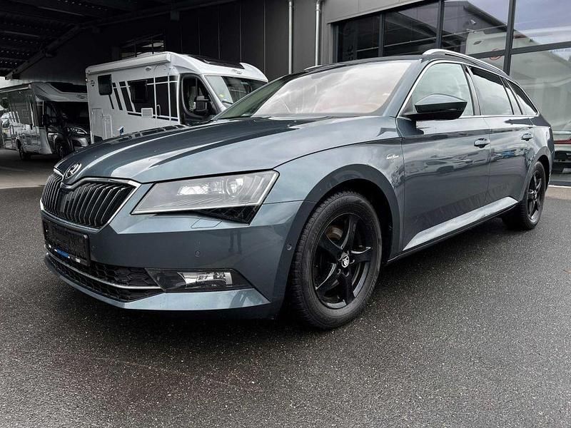 Quartz grey metallic (metallic) Gebraucht 2017 Skoda Superb Kombi | 24.280 € (Teuer) - Bild 1/4