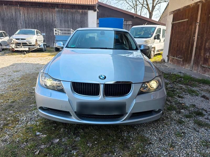 Gebraucht BMW 320 170 PS (125 kW) 2008 Grau Limousine
