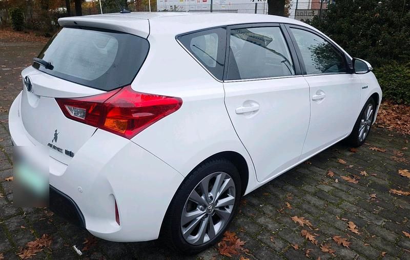 Gebraucht Toyota Auris Hybrid Executive 136 PS (100 kW) 2013 Weiß Limousine