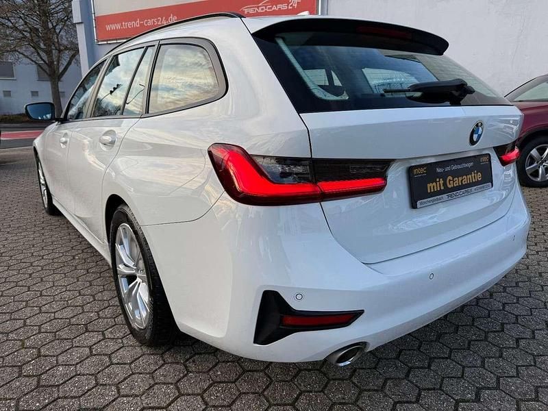 Gebraucht BMW 320e 190 PS (139 kW) 2021 Alpinweiss iii Kombi