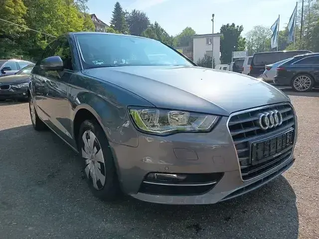 Gebraucht Audi A3 Attraction 110 PS (80 kW) 2015 Monsungrau Limousine