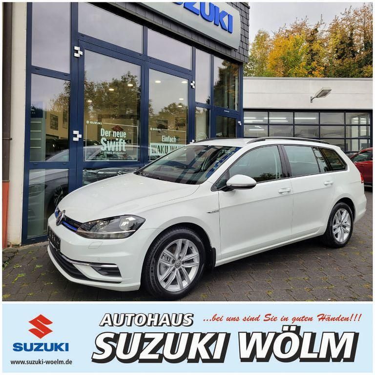 Pure white Gebraucht 2017 VW Golf VII Comfortline Kombi | 12.780 € (Fairer Preis) - Bild 1/4
