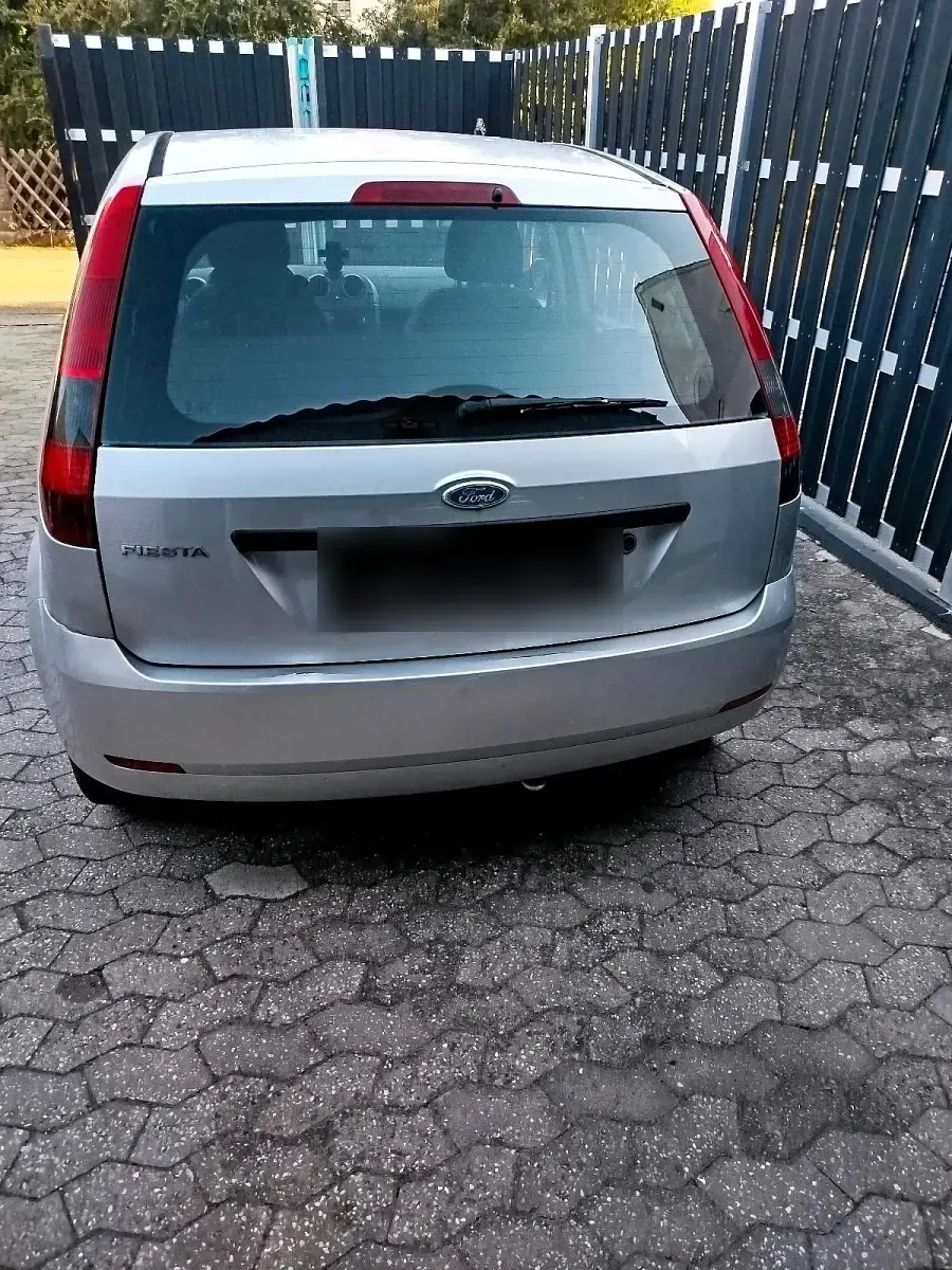 Gebraucht Ford Fiesta Ghia 90 PS (66 kW) 2005 Silber Kleinwagen