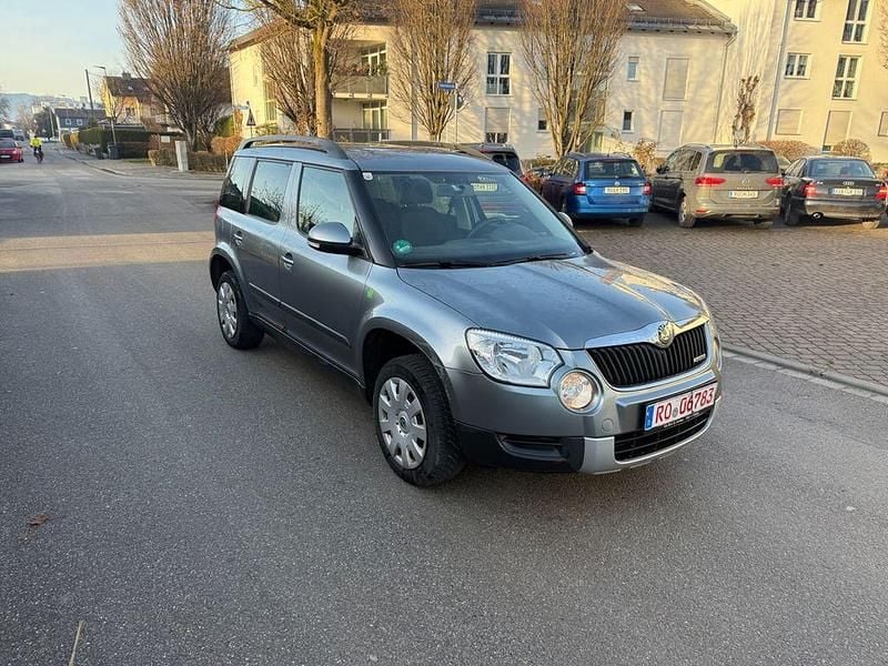 Grau Gebraucht 2011 Skoda Yeti GreenLine SUV | 3.490 € (Superpreis) - Bild 1/4