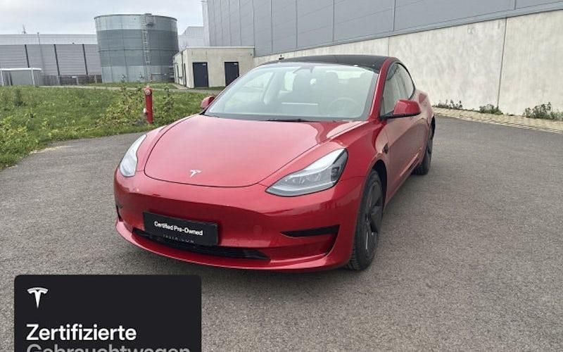 Rot Gebraucht 2021 Tesla Model 3 Standard Range Limousine | 24.800 € (Fairer Preis) - Bild 1/4