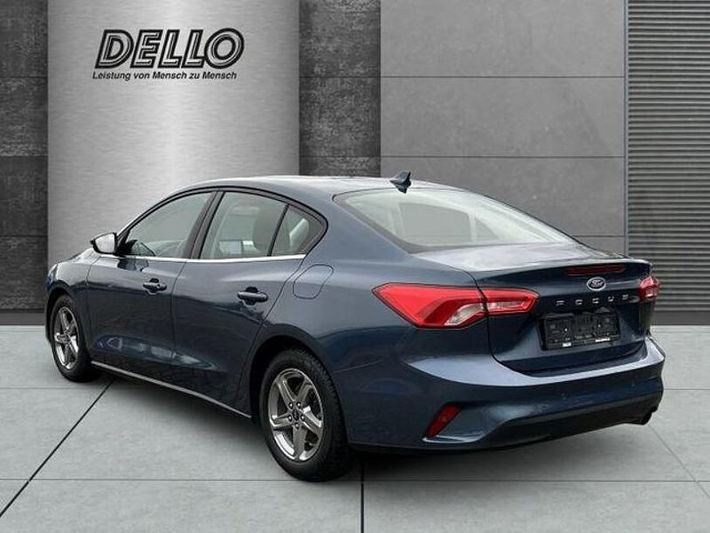 Gebraucht Ford Focus Cool & Connect 125 PS (91 kW) 2021 Blau Limousine