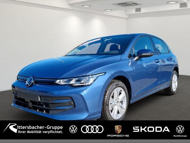 Anemonenblau metallic Gebraucht 2025 VW Golf VIII Life Limousine | 25.990 € (Fairer Preis) - Bild 1/4