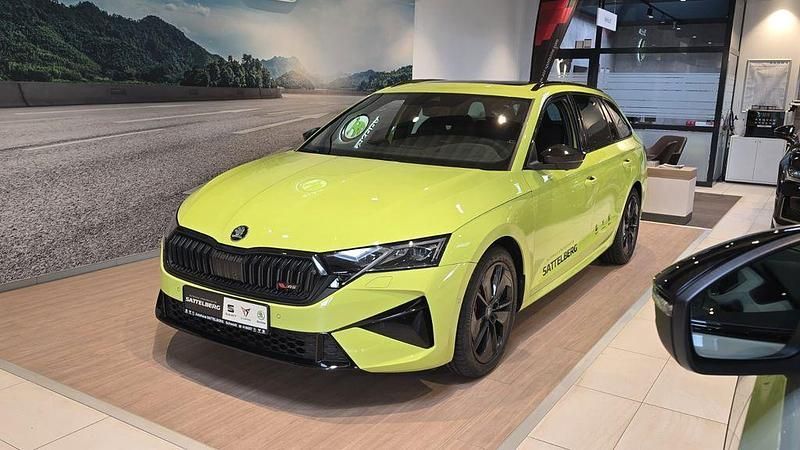 Grün Neu 2025 Skoda Octavia RS Kombi | 49.990 € - Bild 1/4