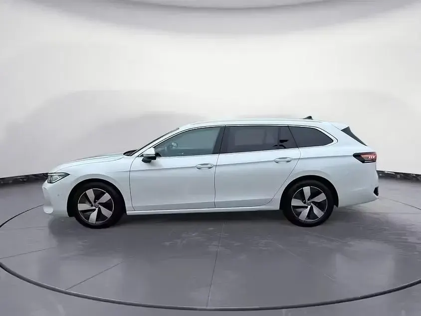 Usata VW Passat Elegance 150 CV (110 kW) 2025 Bianco Station wagon