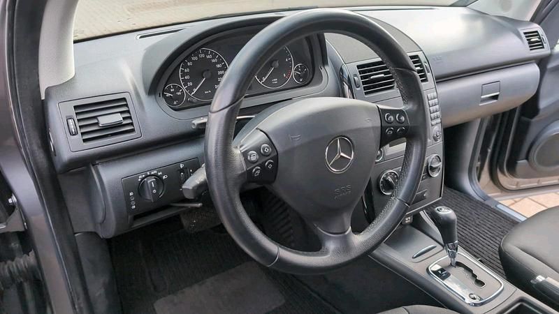 Gebraucht Mercedes A180 110 PS (80 kW) 2010 Silber Limousine