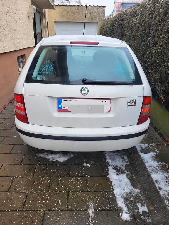 Weiß Gebraucht 2007 Skoda Fabia Cool Edition Kombi | 1.650 € (Fairer Preis) - Bild 1/4