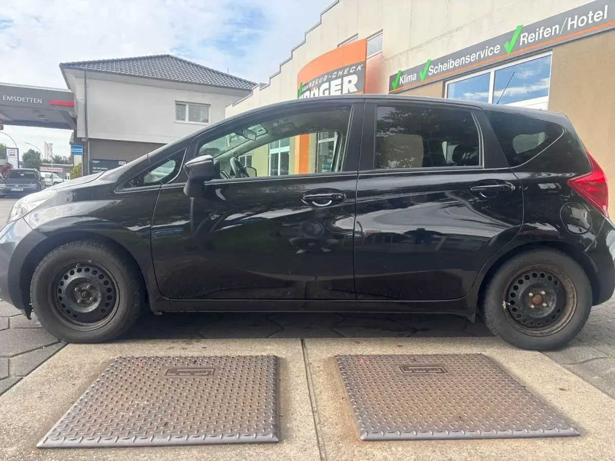 Gebraucht Nissan Note Acenta+ 90 PS (66 kW) 2016 Schwarz Kleinwagen