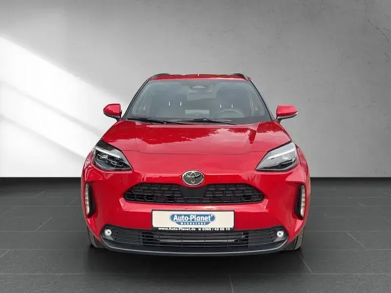 Neu Toyota Yaris Cross 131 PS (96 kW) 2026 Rot SUV