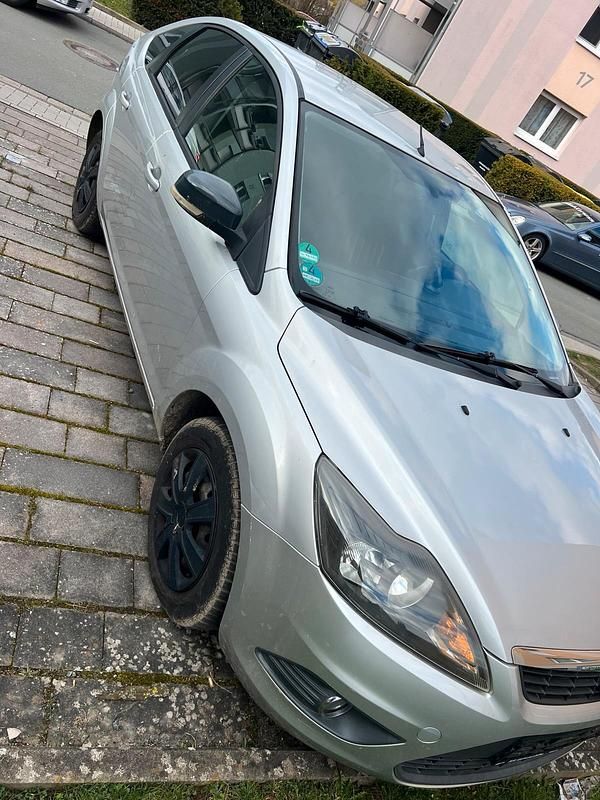 Gebraucht Ford Focus 100 PS (73 kW) 2008 Silber Limousine