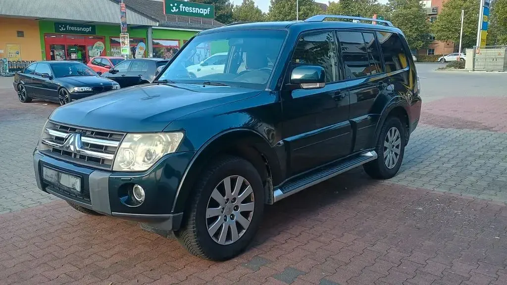 Gebraucht Mitsubishi Pajero Instyle 250 PS (183 kW) 2009 Grün SUV