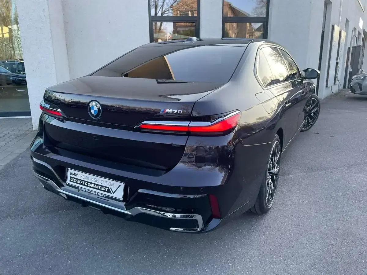 Gebraucht BMW i7 Sport Line 484 kW (659 PS) 2025 Belladonna purple Limousine
