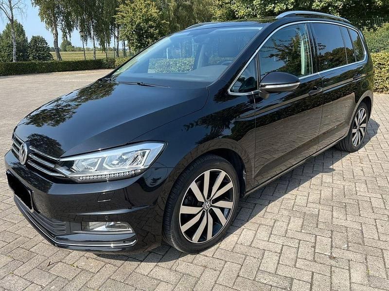 Schwarz Gebraucht 2016 VW Touran Highline Van / Kleinbus | 18.300 € (Guter Preis) - Bild 1/4