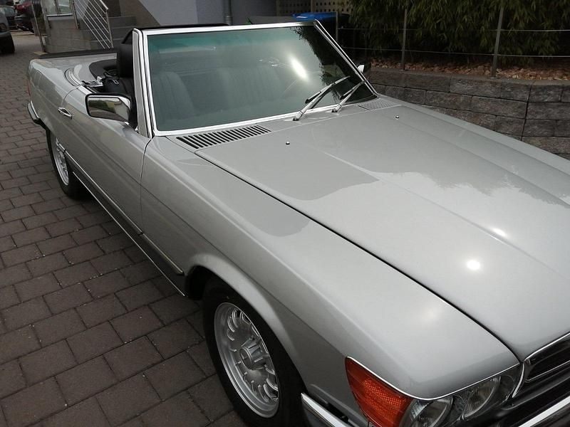 Silber Gebraucht 1983 Mercedes SL500 Cabrio | 57.500 € - Bild 1/4