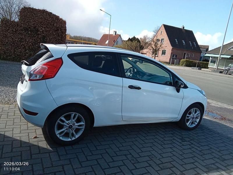 Gebraucht Ford Fiesta SYNC Edition 80 PS (58 kW) 2015 Weiß Kleinwagen