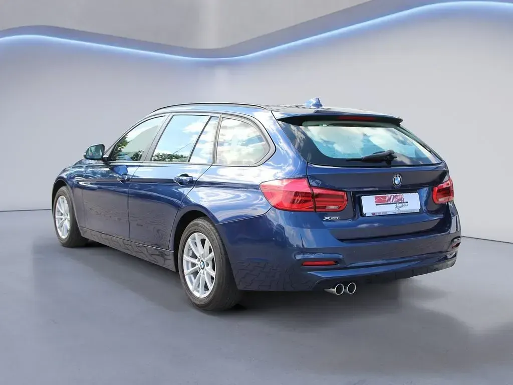 Gebraucht BMW 320 Advantage 190 PS (139 kW) 2019 Blau Limousine