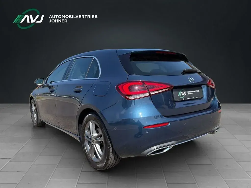 Gebraucht Mercedes A200 Progressive 163 PS (119 kW) 2020 Blau Limousine