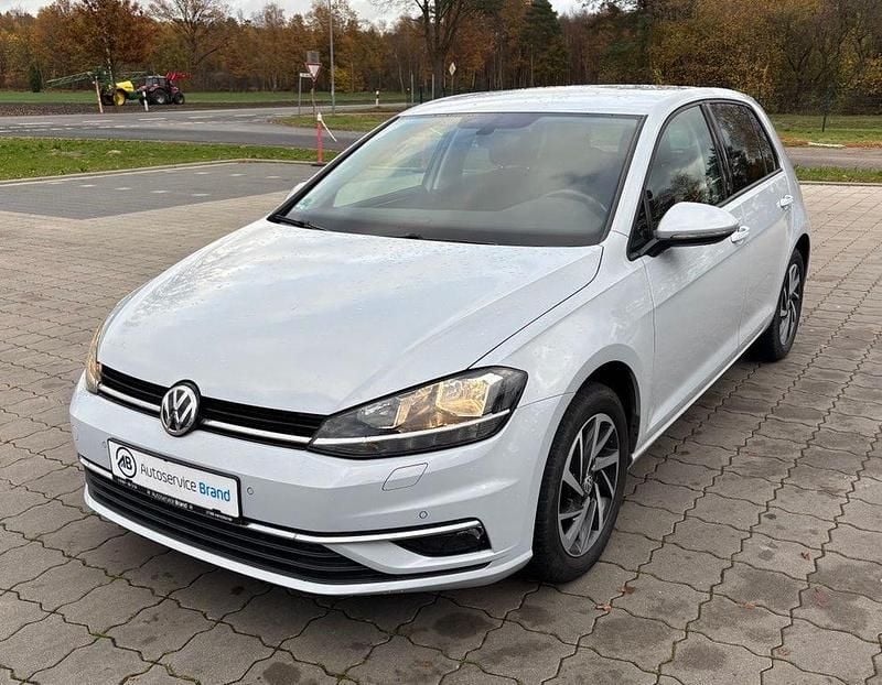 Silber Gebraucht 2018 VW Golf VII Sound Limousine | 13.490 € (Guter Preis) - Bild 1/4
