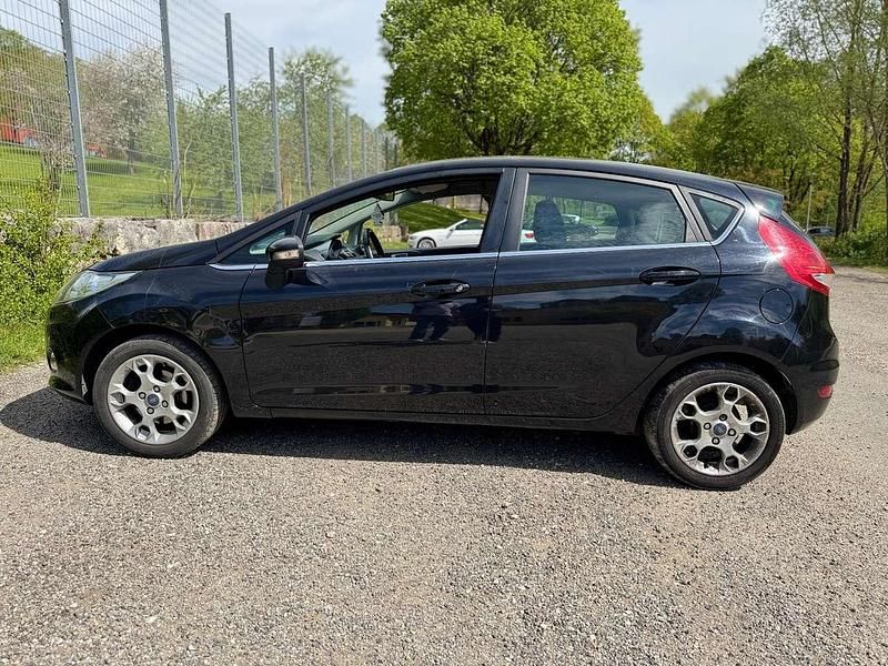 Usata Ford Fiesta Titanium 90 CV (66 kW) 2011 Nero Utilitaria