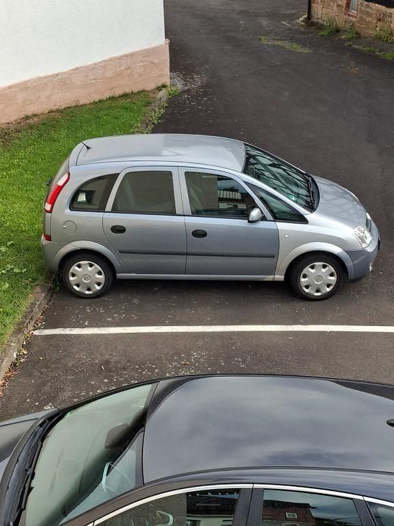 Grau Gebraucht 2004 Opel Meriva Van / Kleinbus | 1.000 € (Guter Preis) - Bild 1/4