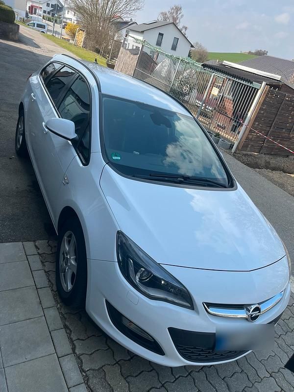 Gebraucht Opel Astra 165 PS (121 kW) 2014 Weiß Kombi