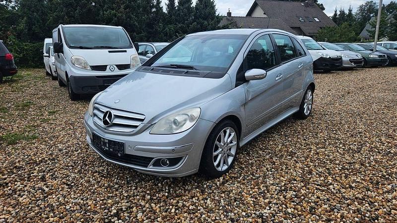 Silber Gebraucht 2007 Mercedes B180 Van / Kleinbus | 1.590 € (Fairer Preis) - Bild 1/4