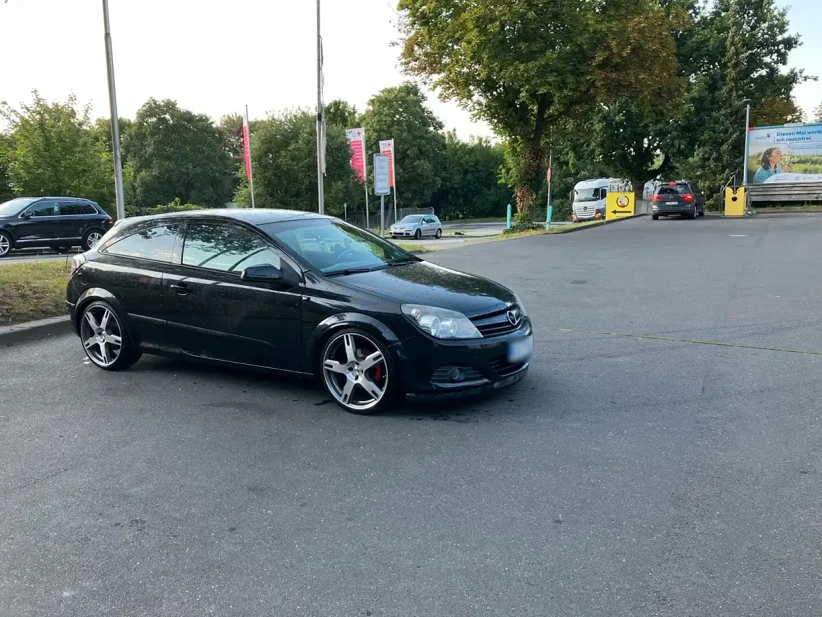 Gebraucht Opel Astra GTC 105 PS (77 kW) 2005 Schwarz Coupé