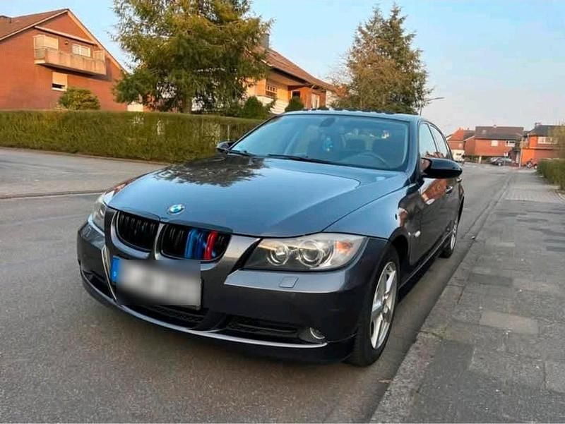 Gebraucht BMW 320 170 PS (125 kW) 2008 Grau Limousine