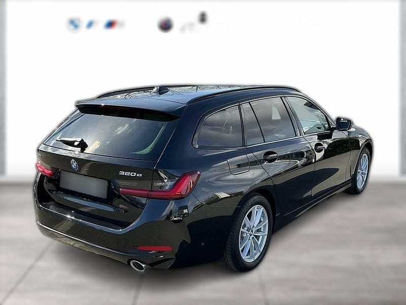 Gebraucht BMW 320e Efficient Dynamics 204 PS (150 kW) 2024 Schwarz metallic Kombi