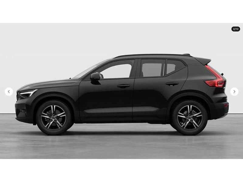 Neu Volvo XC40 Plus 197 PS (144 kW) 2026 Schwarz SUV