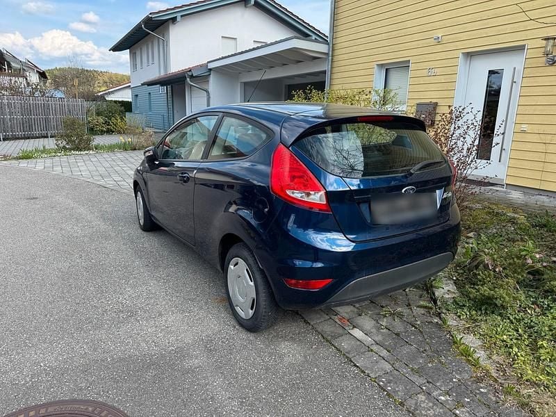Gebraucht Ford Fiesta 82 PS (60 kW) 2012 Blau Kleinwagen