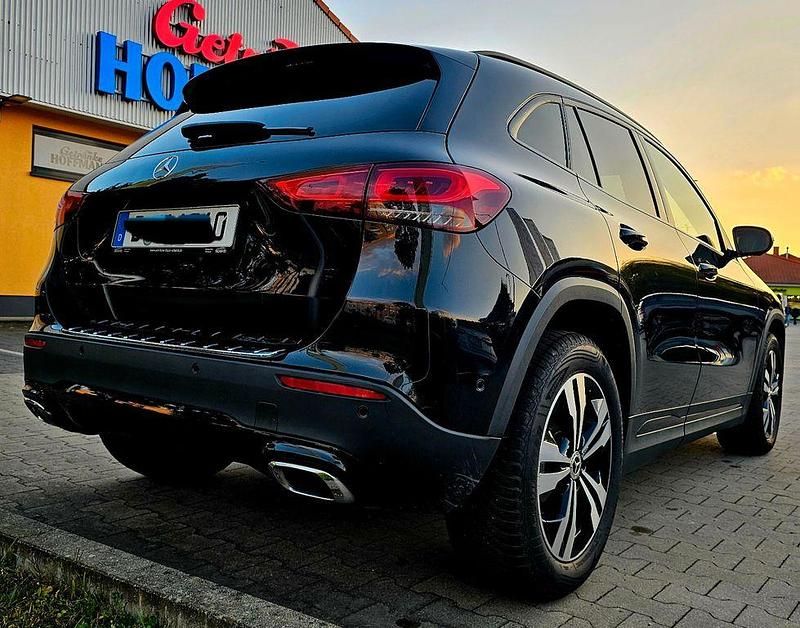 Schwarz Gebraucht 2020 Mercedes GLA200 SUV | 26.300 € (Guter Preis) - Bild 1/4