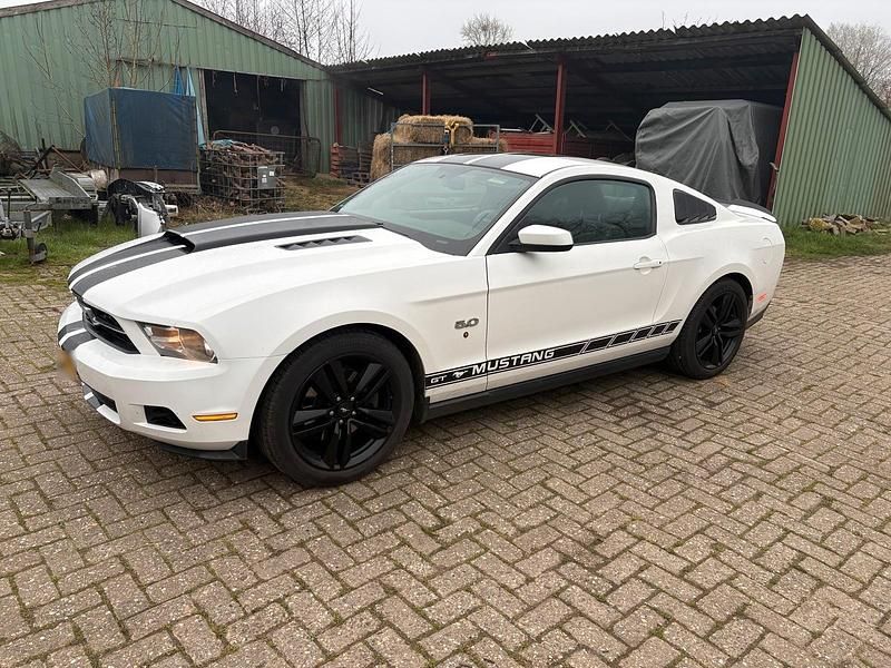 Gebraucht Ford Mustang GT 420 PS (308 kW) 2011 Weiß Coupé