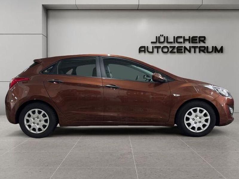 Gebraucht Hyundai i30 Classic 99 PS (72 kW) 2013 Orange Kleinwagen