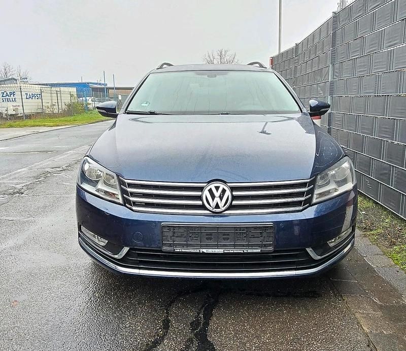 Gebraucht VW Passat 140 PS (102 kW) 2011 Blau Kombi
