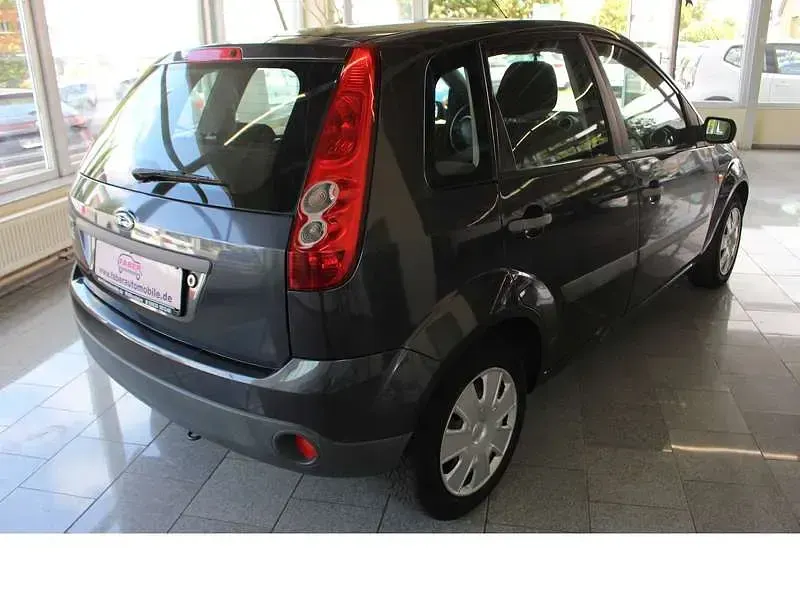 Gebraucht Ford Fiesta Ambiente 60 PS (44 kW) 2007 Grau Kleinwagen
