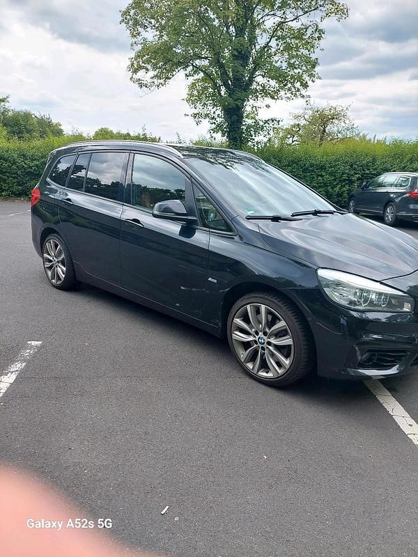Schwarz Gebraucht 2016 BMW 220 Van / Kleinbus | 12.500 € (Fairer Preis) - Bild 1/4