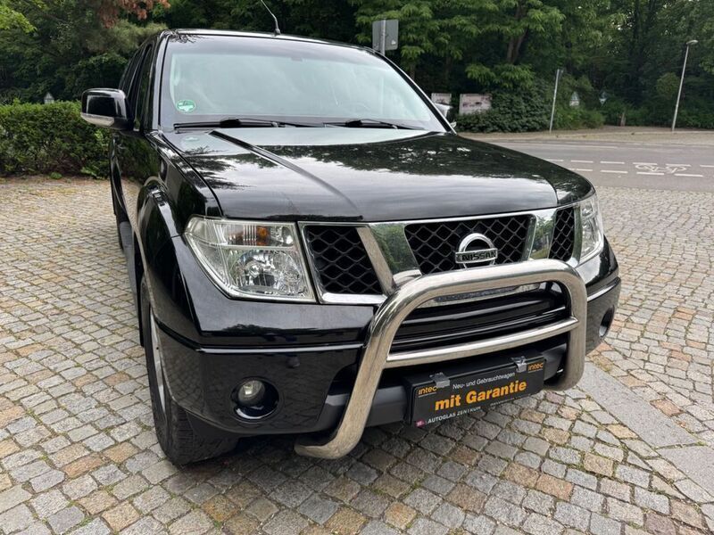 Schwarz Gebraucht 2010 Nissan Navara Abholung | 12.900 € (Teuer) - Bild 1/4