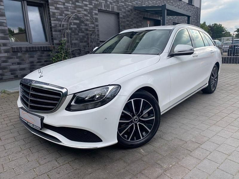 Gebraucht Mercedes C300 245 PS (180 kW) 2019 Weiß Kombi