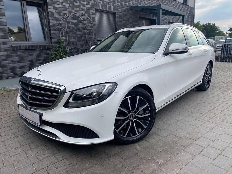 Weiß Gebraucht 2019 Mercedes C300 Kombi | 19.999 € (Superpreis) - Bild 1/4
