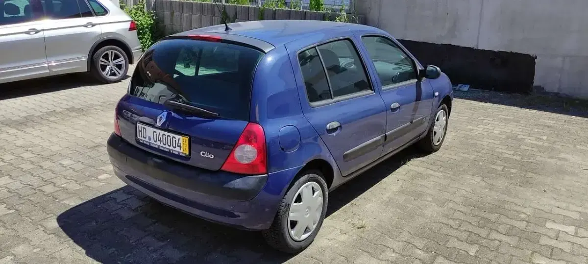 Używany Renault Clio II Authentique 58 KM (42 kW) 2004 Sedan/Limuzyna