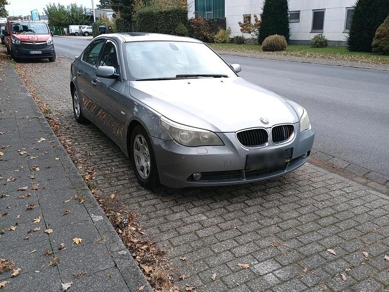 Grau Gebraucht 2005 BMW 523 Limousine | 2.950 € (Superpreis) - Bild 1/4