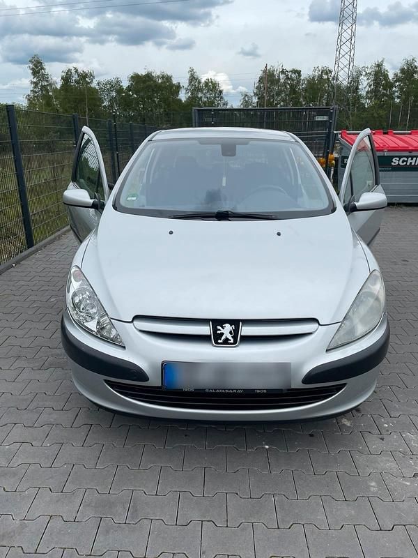 Grau Gebraucht 2003 Peugeot 307 Kleinwagen | 500 € (Superpreis) - Bild 1/4