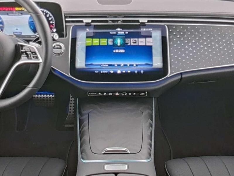 Gebraucht Mercedes E300 Avantgarde 313 PS (230 kW) 2025 Lack graphitgrau Kombi