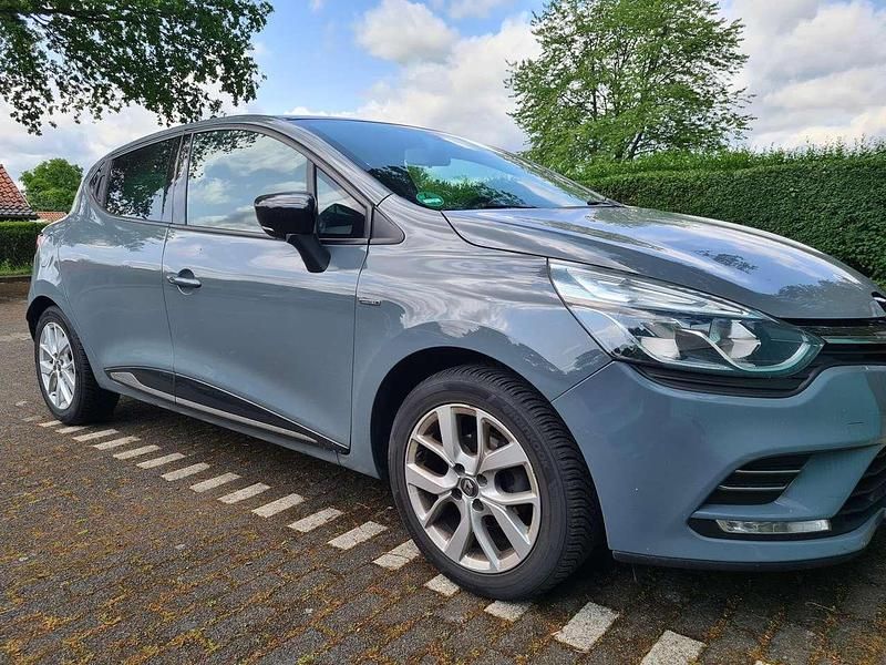 Grau Gebraucht 2018 Renault Clio IV LIMITED Limousine | 7.450 € (Fairer Preis) - Bild 1/4