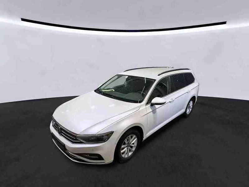 Weiß Gebraucht 2022 VW Passat IQ Drive Kombi | 20.990 € (Guter Preis) - Bild 1/4